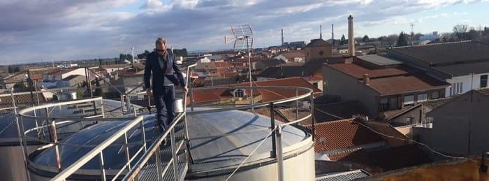 Simon åker till Spanien