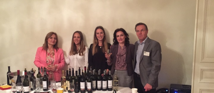 Emma Bill och Ebba Rönneskog på ’ Wines of Macedonia’ på makedonska ambassaden i Stockholm