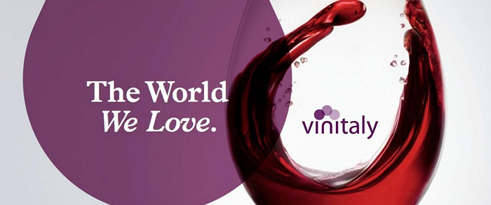 Calle Nilsson och Simon Källquist på Vinitaly vinmässan i Verona