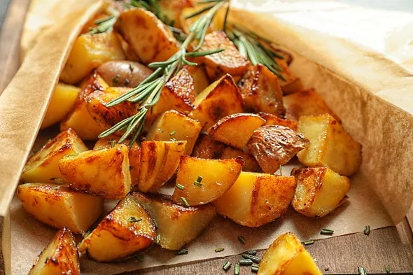 midsommar-vincocktail-och-spansk-kryddad-potatis