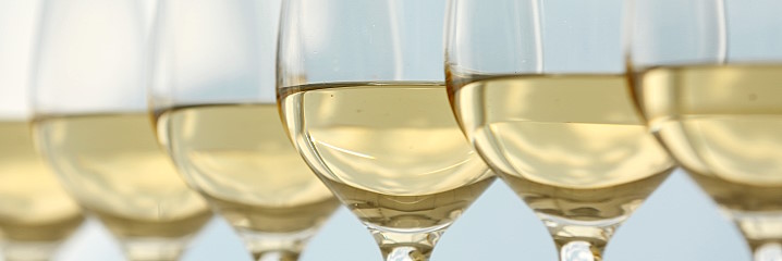 vinprovning . vinglas