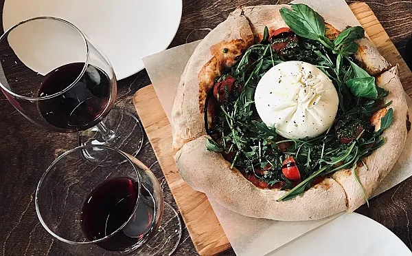 Côtes du Rhône - en god pizza oc ett glas rött