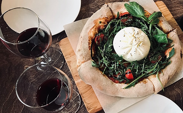 Côtes du Rhône - en god pizza oc ett glas rött