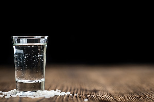 saké glas med ris